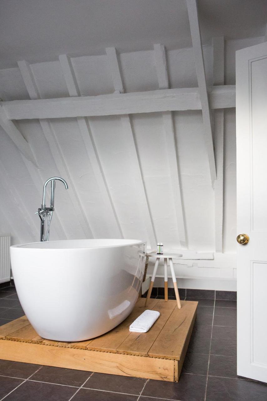 Whitehouse Rye Bed & Breakfast Exterior foto A freestanding bathtub